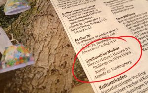 En stor artikel i Sjællandske om forårsudstilling hos Sjællandske Medier og om lamper fra Esko Design som jeg har dekoreret.