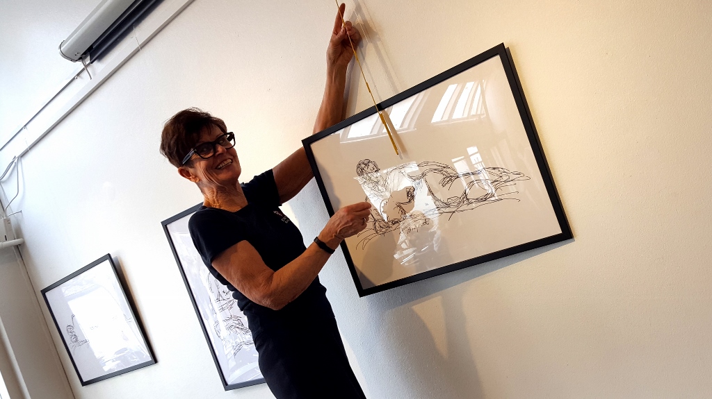cafe einstein vordingborg_merete helbech hansen_art by merete helbech hansen_croquis_maleri_udstilling_vordingborg_cafe_einstein_20170331_150355 (1024×575)